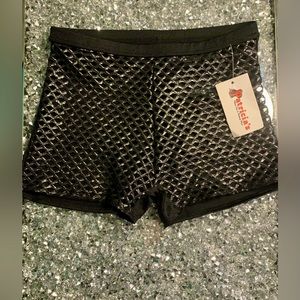 *BRAND NEW, TAGS ATTACHED* OS- black net/lycra shorts